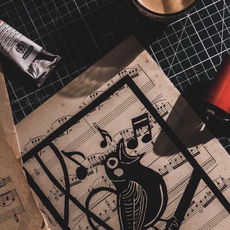 Autorska grafika warsztatowa, wykonana w pracowni Ostatnie Sztuki, techniką druku wypukłego, linorytu. Linoryt print.