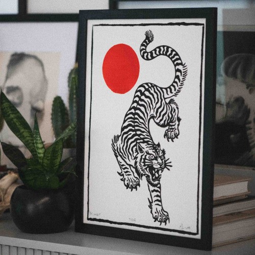 Linoryt Tiger - tygrys, w ramie 30x40cm