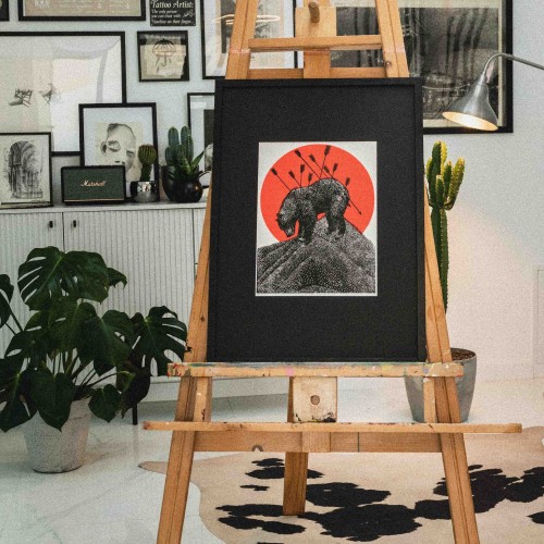 Linoryt "Ecce Ursus"- oprawiony w ramie 50x70 cm