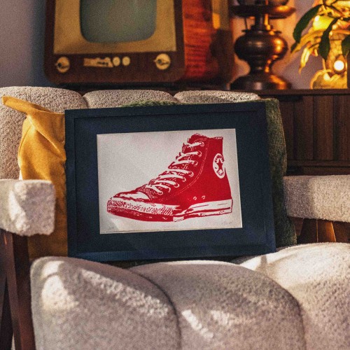 Linoryt Legend No:3 - but Converse, w ramie 30x40cm