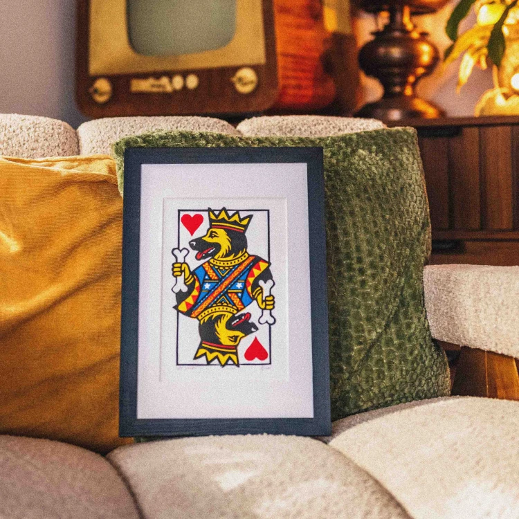 Egzemplarz kolekcjonerski No: 1/28 Linoryt Queen - pies karta, w ramie 20x30cm