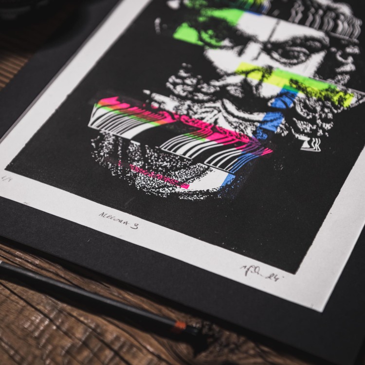 Autorska grafika warsztatowa, wykonana w pracowni Ostatnie Sztuki, techniką druku wypukłego, linorytu. Linoryt print.