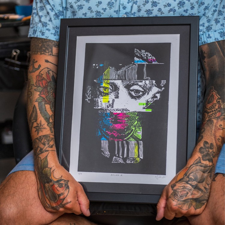 Autorska grafika warsztatowa, wykonana w pracowni Ostatnie Sztuki, techniką druku wypukłego, linorytu. Linoryt print.