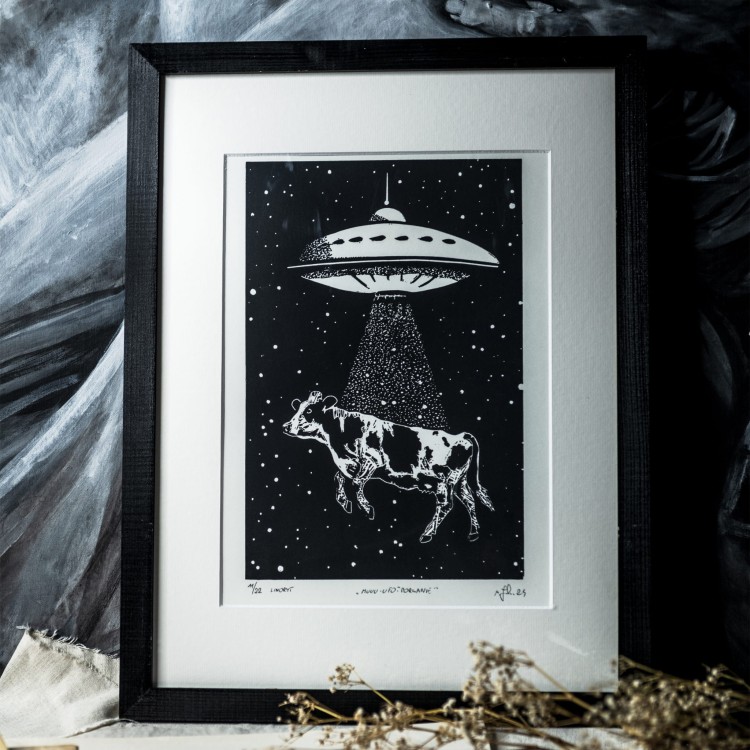 Oryginalny linoryt przedstawiający perypetie krowy porwanej przez UFO.